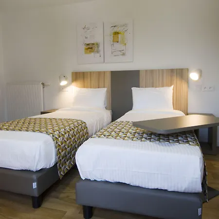 Hotel In 13