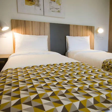 Hotel In 13
