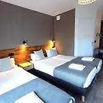 In 13 Hotel Paris